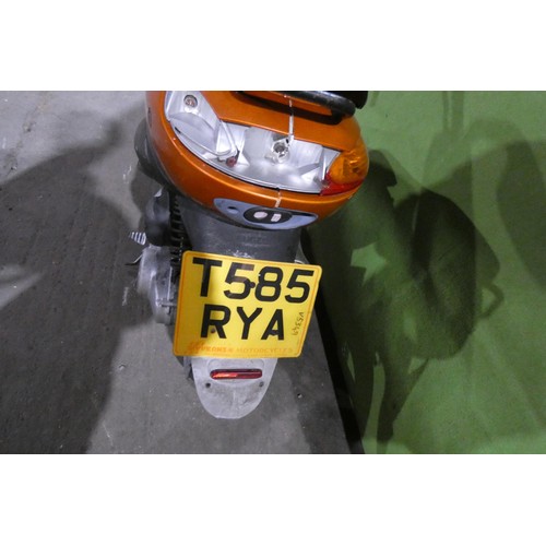 6238 - Peugeot Vivacity 50, Scooter reg: T585 RYA , 1st reg 16/07/1999, No MoT or V5, 21,018 miles Runs oka... 