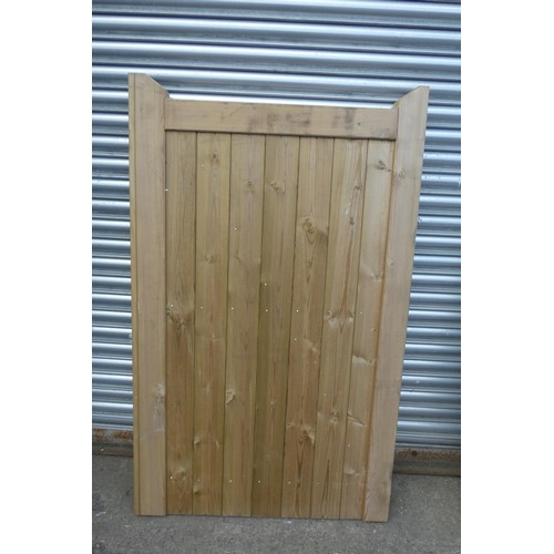 6308 - 1 wooden garden gate measuring approx 94 x 158cm