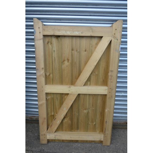 6308 - 1 wooden garden gate measuring approx 94 x 158cm