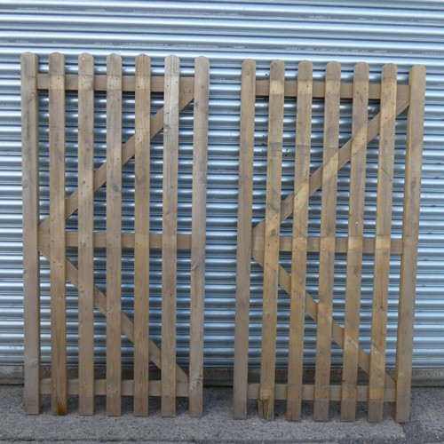 6309 - 2 wooden garden gates measuring approx 90 x 180cm