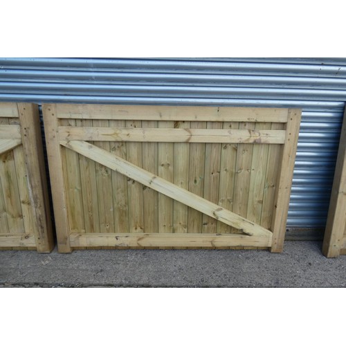 6313 - A pair of wooden gates each measuring approx 171 x 110cm