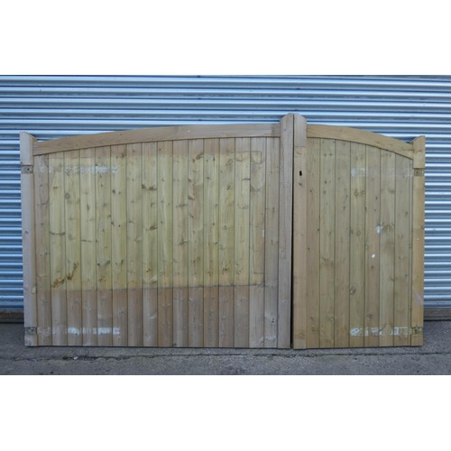 6314 - A set of driveway gates, 1 measuring approx 200 x 175cm and 1 at approx 100 x 175cm - These have had... 