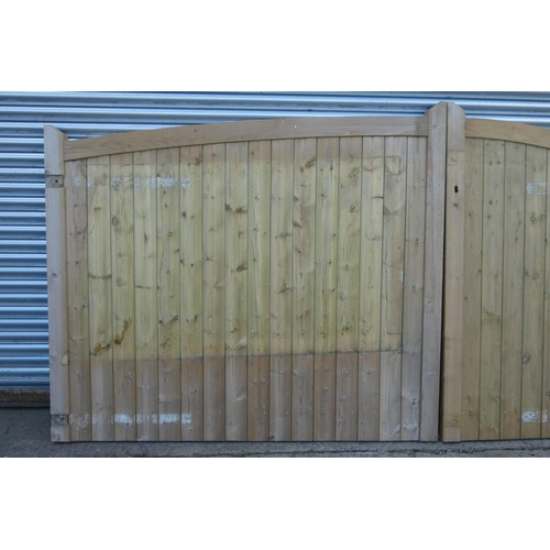 6314 - A set of driveway gates, 1 measuring approx 200 x 175cm and 1 at approx 100 x 175cm - These have had... 