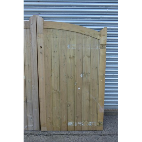 6314 - A set of driveway gates, 1 measuring approx 200 x 175cm and 1 at approx 100 x 175cm - These have had... 