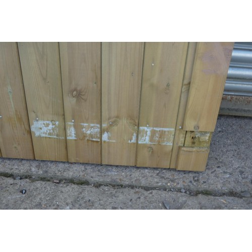 6314 - A set of driveway gates, 1 measuring approx 200 x 175cm and 1 at approx 100 x 175cm - These have had... 