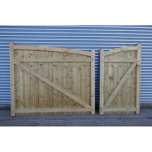 6314 - A set of driveway gates, 1 measuring approx 200 x 175cm and 1 at approx 100 x 175cm - These have had... 