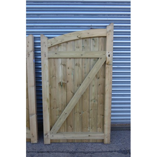 6314 - A set of driveway gates, 1 measuring approx 200 x 175cm and 1 at approx 100 x 175cm - These have had... 