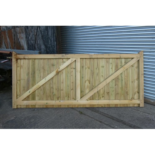 6315 - A set of wooden gates measuring approx 300 x 130cm and 1 at approx 150 x 130cm - 1 has slight damage... 