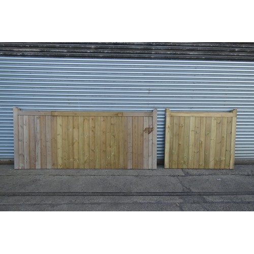 6315 - A set of wooden gates measuring approx 300 x 130cm and 1 at approx 150 x 130cm - 1 has slight damage... 