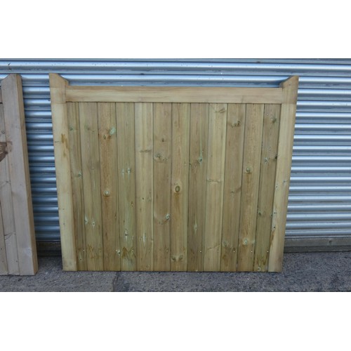 6315 - A set of wooden gates measuring approx 300 x 130cm and 1 at approx 150 x 130cm - 1 has slight damage... 