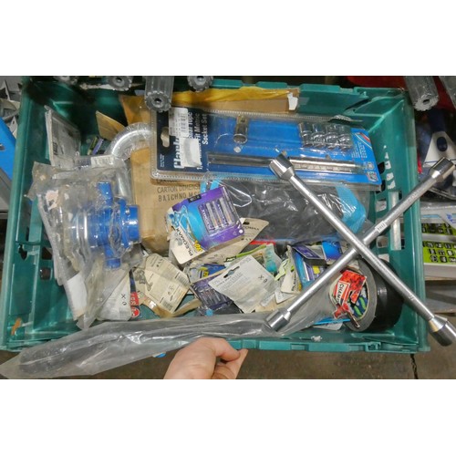 5964 - A quantity of various tools etc including a Clarke Strongarm vehicle tow bar etc. Contents of 1 shel... 