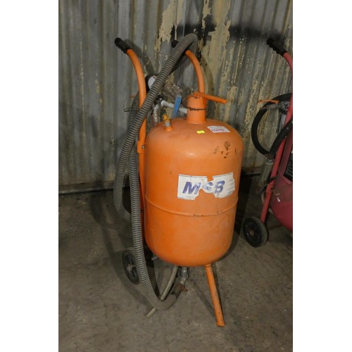 5349D - 1 x portable sand blasting unit by MSB