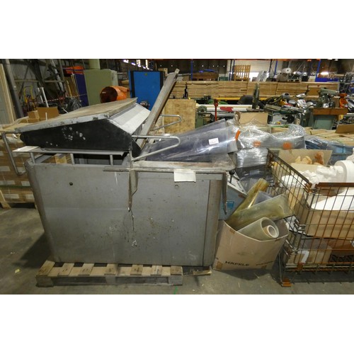 6226A - 1 x vacuum former by Parnavac type 2420, and 8 rolls of plastic for forming