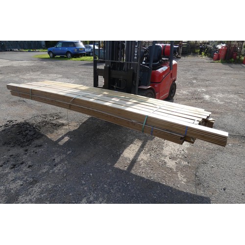 6325 - A quantity of tongue and groove lengths very up to approx 420 cm (top stack)