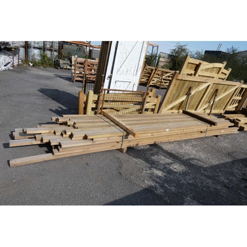 6326 - A quantity of timber comprising of approx 9 x 4.5cm lenghts very up to 540 cm (bottom stack)