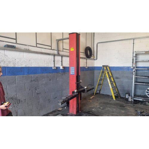 5640 - A Werther two post vehicle lift model 2251/32, capacity 3.2 tons, 3ph