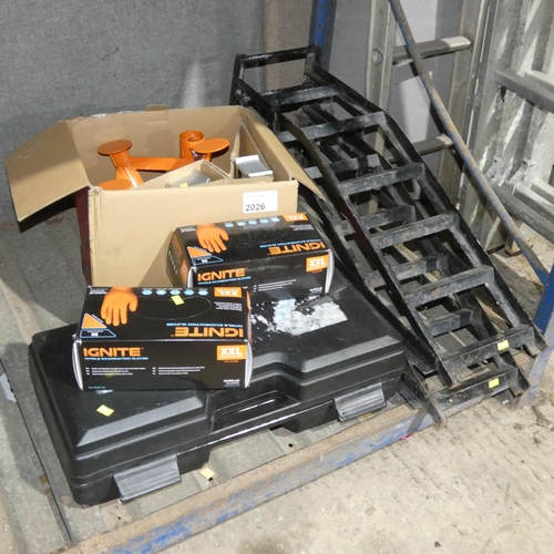 2026 - 2 x axle stands, 2 x small ramps, 1 x Hilka 2 ton trolley jack and 2 x boxes of disposable gloves