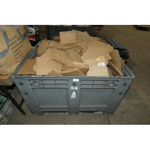 2046 - A quantity of small cardboard boxes each approx 13 x 13 x 7.5cm high. Please note that the large gre... 