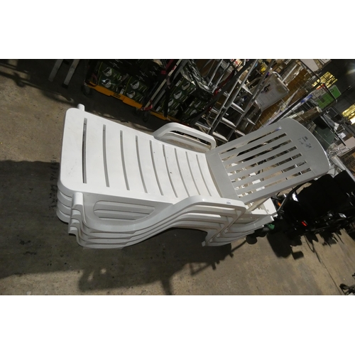 2065 - 5 x Grosfillex Miami white plastic sun loungers