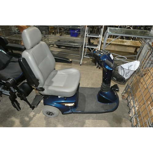 2069 - 1 x Pride Legend Classic battery powered mobility scooter supplied with a key and a mains battery ch... 