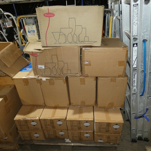 2088 - 1 pallet containing a quantity of various items including sofa drink holders, glasses and hand sanit... 