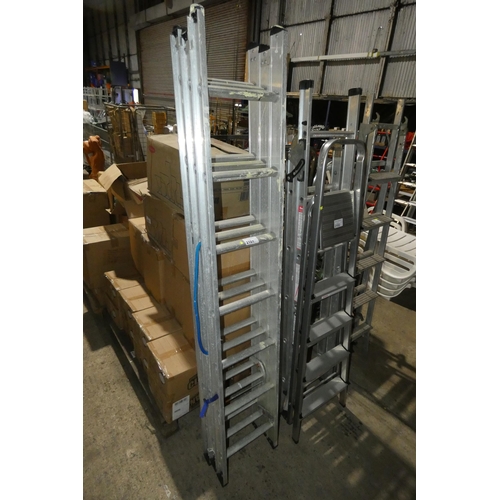 2101 - An Abru compact triple extending aluminium ladder (3 x 7 rung)