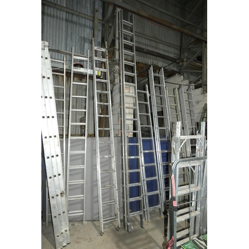 2107 - A Youngman double extending aluminium ladder (2 x 17 rung)