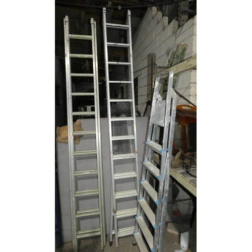 2111 - A double extending aluminium ladder (2 x 12 rung)