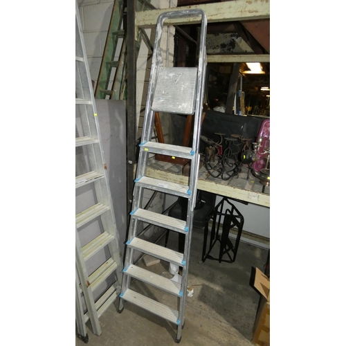 2112 - 1 x Beldray aluminium folding step ladder