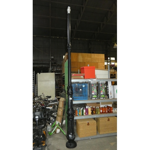 2144 - 1 x tall black plastic lamp post - No lamp top included