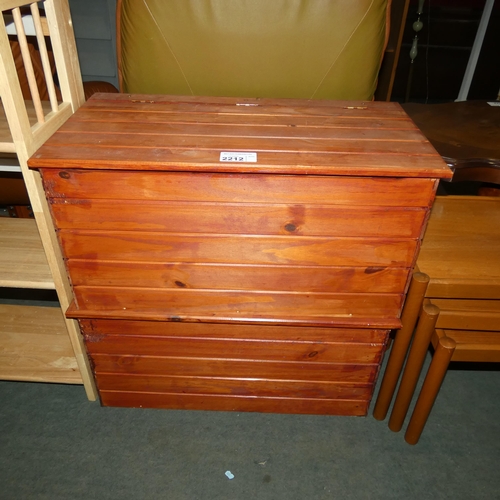 2212 - 2 x wooden boxes with hinged lids both approx 73 x 38 x 36cm high