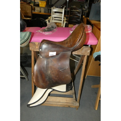 2229 - 1 x leather saddle - No make visible