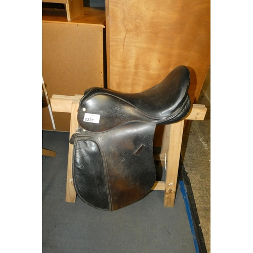 2231 - 1 x leather saddle by Wychanger Barton