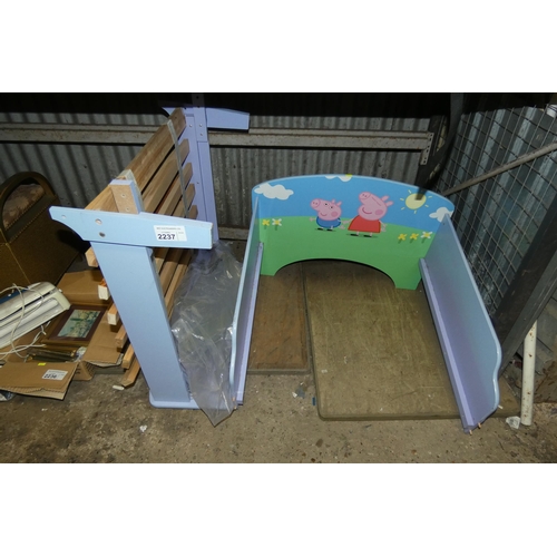 2237 - A Pepper Pig child size bed frame (no mattress included)