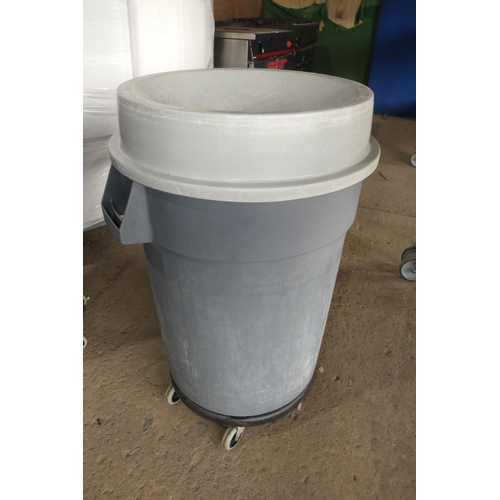 1022 - A mobile bin by Rubbermaid with funnel lid and dolly
