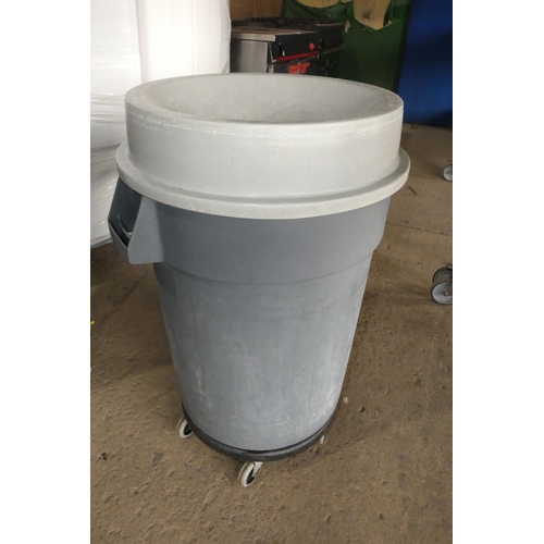 1023 - A mobile bin by Rubbermaid with funnel lid and dolly