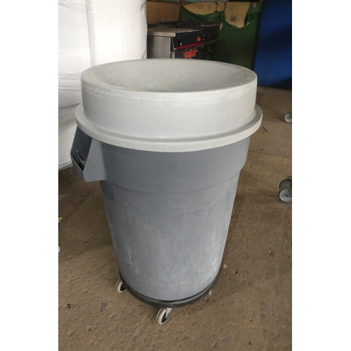 1026 - A mobile bin by Rubbermaid with funnel lid and dolly