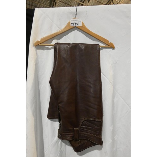 2295 - 1 x pair of vintage Levi's brown leather trousers size 30