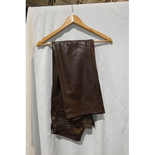 2295 - 1 x pair of vintage Levi's brown leather trousers size 30