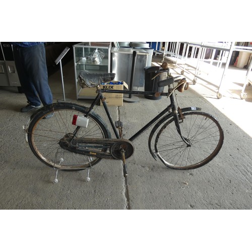 2131 - 1 x vintage BSA bicycle (black painted)