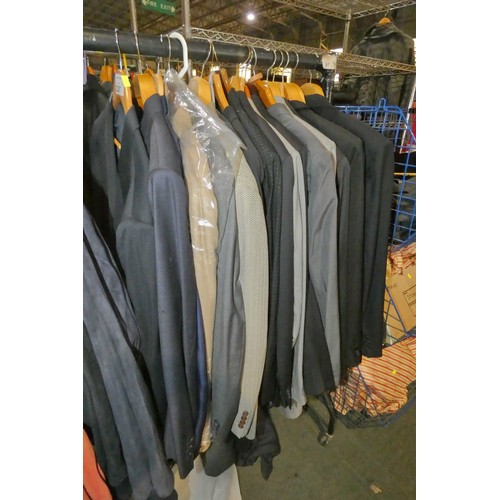 2267 - 12 x various good quality men's suits / evening wear and 5 x various jackets including sizes XL and ... 