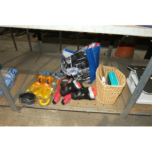 2160 - A quantity of various items including toys, ornaments, 2 x pairs of boxing gloves etc. Contents of 1... 