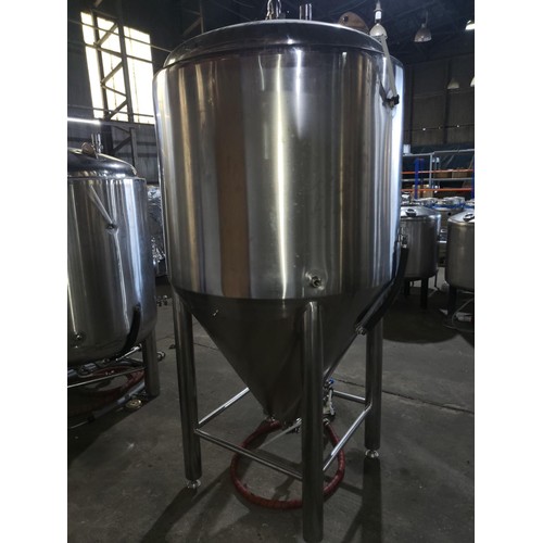 13 - 1 s/s 1000 litre Fermenter Jacketed and insulated, with jacket operation pressure of 3 Bar, Insulati... 