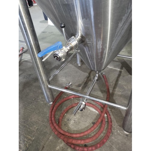 15 - 1 s/s 2000 litre Fermenter , jacketed and insulated, with hose, Plate found, S/N DY20140302, Manufac... 