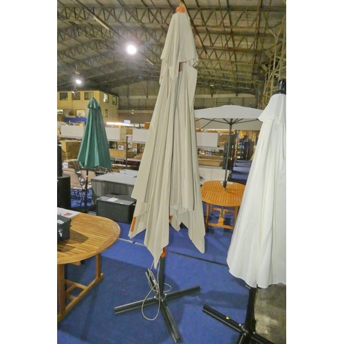 1 x traditional beige parasol (larger size). Please note that no base
