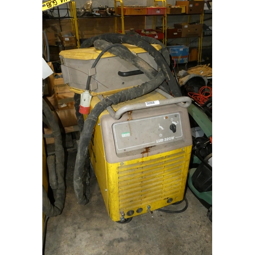 5068 - 1 x ESAB Aristo LUD320W welder with an ESAB MEK 4C wire feed unit. Please note that no welding torch... 