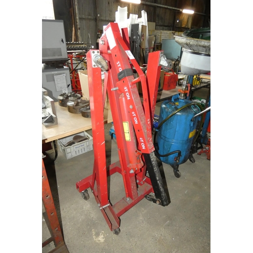 5137 - A red metal manual hydraulic 1 ton folding engine crane (no make visible)