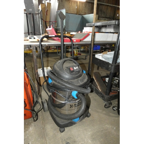 5142 - 1 x MacAllister wet / dry vacuum cleaner model MWDV40L, 240v