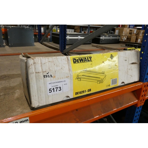 5173 - 1 x Dewalt DE6251-GB dovetail jig