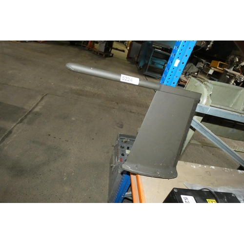 5224 - 1 x ex-MOD fin shaped antenna